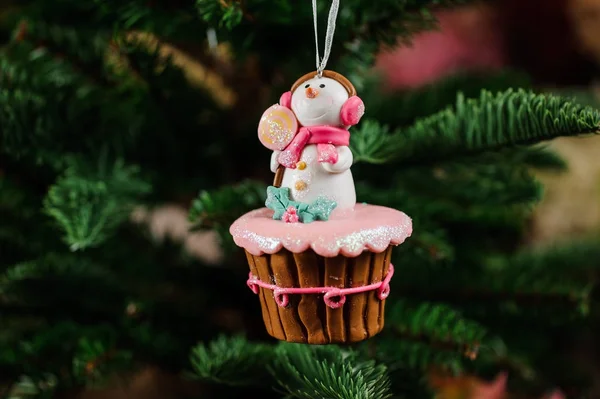 おいしいカップケーキの形でクリスマス ツリー グッズ — ストック写真