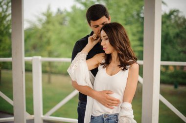 İhale açık havada aşk hikayesi güzel kadın ve erkek