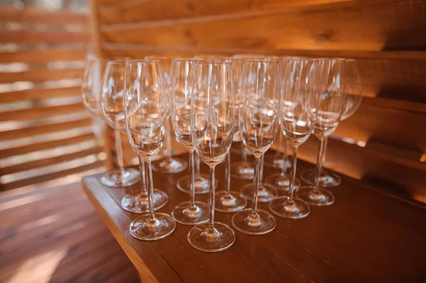 Conjunto de copos lavados e limpos para bebida alcoólica — Fotografia de Stock