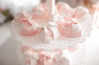 Cute and tasty wedding cakes in white and pink tones