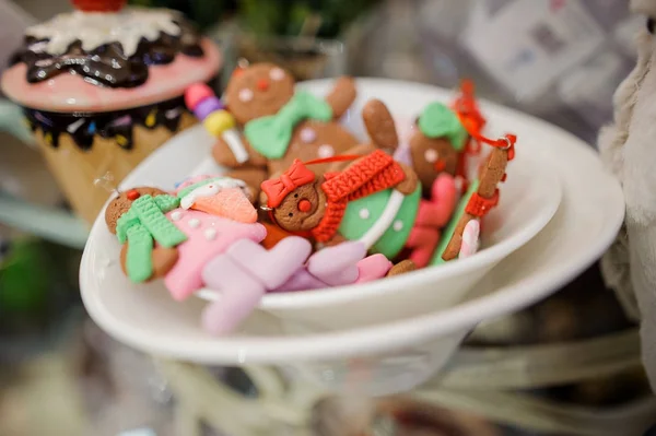 Juguetes de decoración de árboles de Navidad en forma de galletas vivas — Foto de Stock