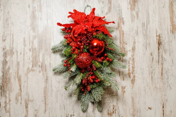 Beautiful Christmas composition for door decorating made of fir tree and red balls — Stock Photo, Image