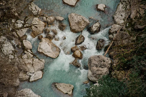 ジョージア州の美しい紺碧の川のトップビュー — ストック写真