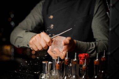 Barmen buz büyük bir dikdörtgen parça hazırlama