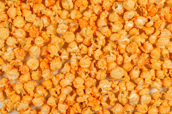 Gele heerlijke geroosterde popcorn dekking van het oppervlak — Stockfoto
