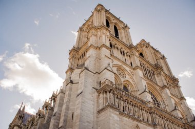 Paris, Fransa - 20 Ekim 2017: Cathedral of Notre Dame de PARI. Le de la CIT dördüncü canlı üzerinde Ortaçağ Katolik Katedrali Notre Dame de PARI olduğunu.