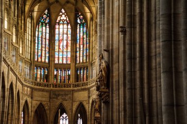 Prag, Çek Cumhuriyeti - 18 Ekim 2017: St. Vitus Katedrali. Prague Castle, Prag Başpiskoposu koltuğunda Gotik Katolik Katedrali St. Vitus Katedrali olduğunu.