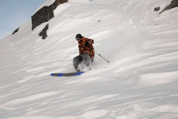 Skier man riding down the snowcovered hill — Stock Photo, Image