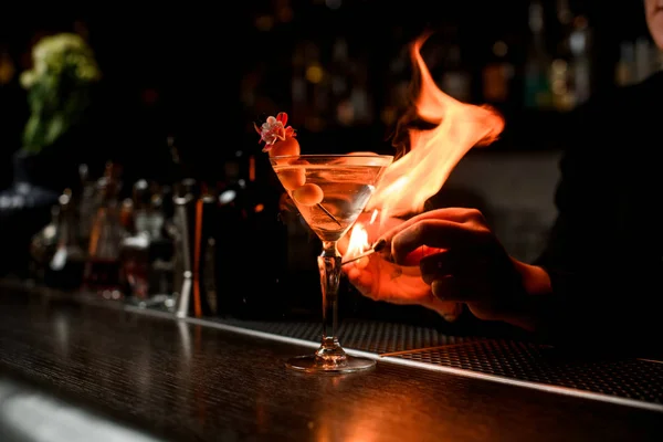 Close up of fired up cocktail drink — Stock Photo, Image