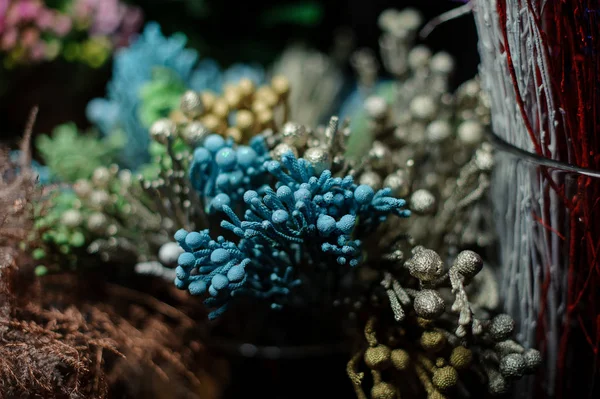 Bouquet de décoration bleue, dorée freen et siver — Photo