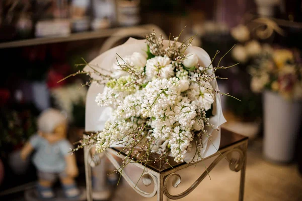 Lovely bouquet of white flowers on glass stool — Stok fotoğraf