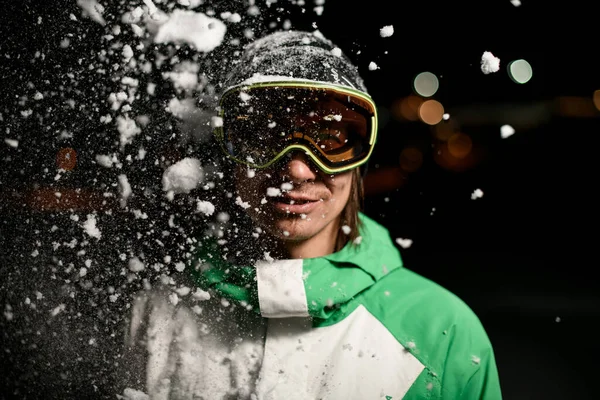 Portrait of dude in winter sportswear and glasses — Stockfoto