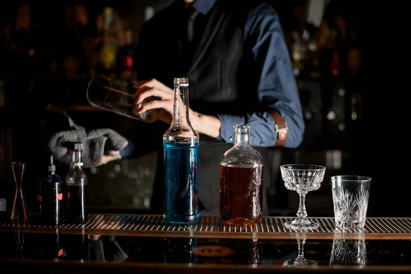 Bottles and glasses stand at the bar. — 스톡 사진