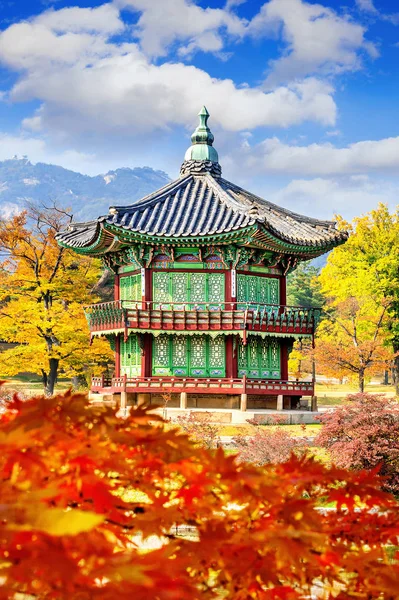 Gyeongbokgung Palace no outono, Coréia do Sul . — Fotografia de Stock