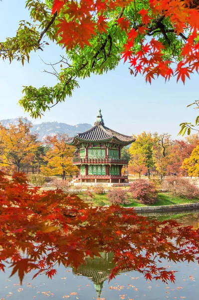 Palazzo Gyeongbokgung in autunno, Corea del Sud . — Foto Stock