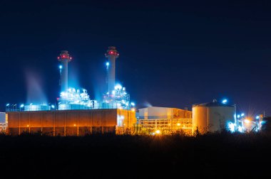  Gece elektrik santrali.