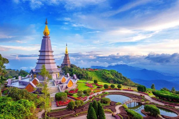 タイのチェンマイにあるインタノン国立公園のランドマーク塔. — ストック写真