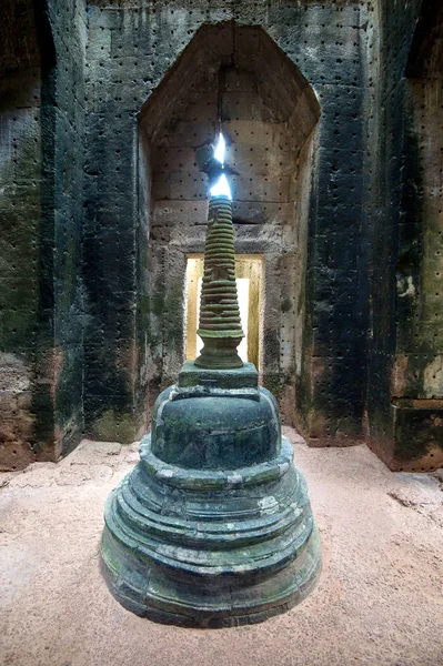 The pagoda sacred stone in the centre of Preah Khan temple, Angkor Wat, Cambodia. — Stock Photo, Image