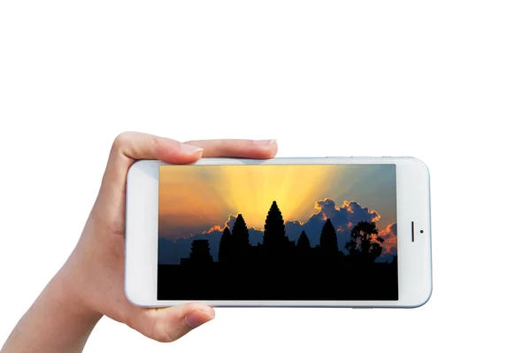 Hand holding Smartphone met afbeelding van Angkor Wat tempel, Siem reap in Cambodja. — Stockfoto