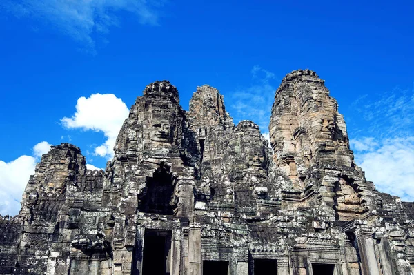 Temple Bayon avec des visages géants en pierre, Angkor Wat, Siem Reap, Cambodge — Photo