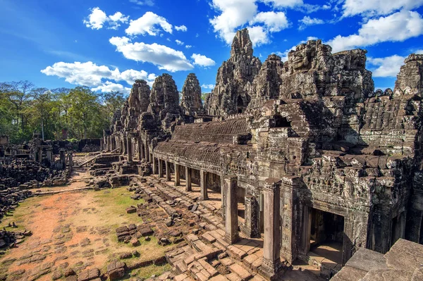 Bajontempel mit riesigen Steinflächen, angkor wat, siem reap, Kambodscha — Stockfoto