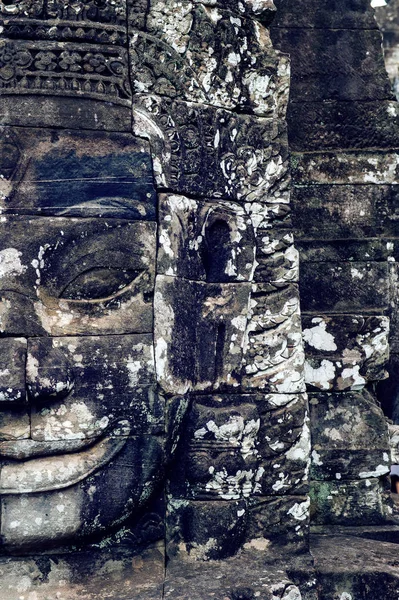 柬埔寨暹粒吴哥窟，巴戎寺与巨石面临 — 图库照片