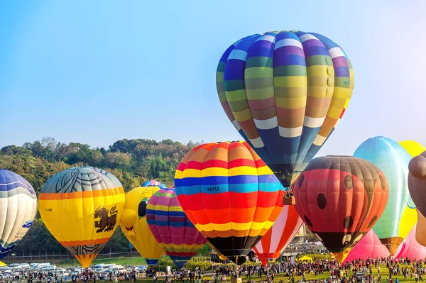 Kleurrijk ballon op: Singha Park Chiang Rai Ballon Fiesta 2017 — Stockfoto