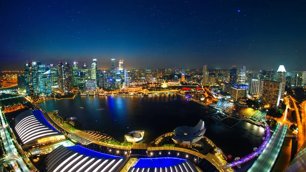 Vista de Marina Bay areia e centro de negócios em Cingapura em n — Fotografia de Stock