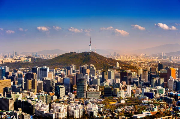 Görünüm cityscape ve Seul Kulesi Seoul, Güney Kore. — Stok fotoğraf