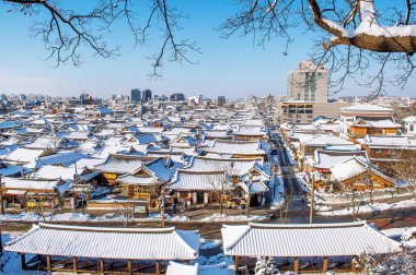 Kar, kış, Kore Köyü karla, Hundred kaplı güney Korea.l köyde Jeonju Hanok Jeonju traditionaroof Jeonju geleneksel Kore Köyü çatısı kaplı