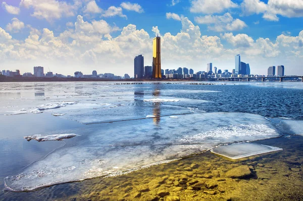 Buz Han Nehri ve cityscape kışın, Seoul, Güney Kore. — Stok fotoğraf