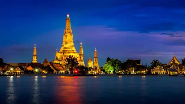 Wat Arun temple in Bangkok, Thailand. — Stock Photo, Image