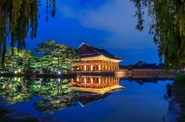 Seoul, Kore gece Gyeongbokgung Sarayı.