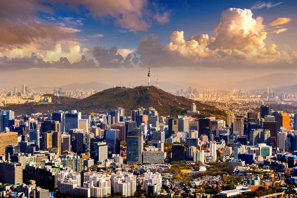 Görünüm cityscape ve Seul Kulesi Seoul, Güney Kore. — Stok fotoğraf