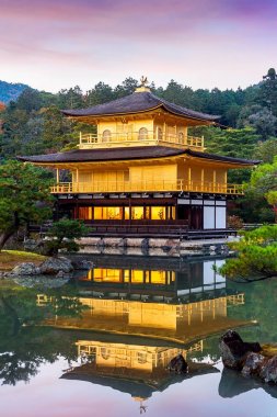 Altın Köşk. Japonya, Kyoto 'daki Kinkakuji Tapınağı.