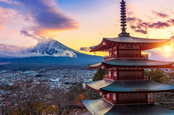 석양, 일본 후 지 산 · 탑의 아름 다운 랜드마크. — 스톡 사진