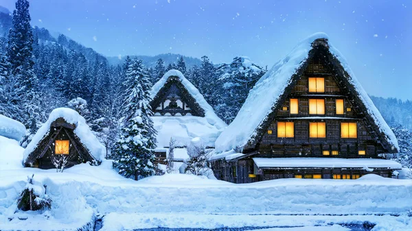 Shirakawa-go köyde kış, Unesco Dünya Mirasları, Japonya.