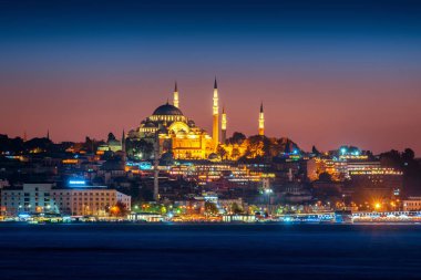 İstanbul kenti ve camii gece Türkiye 'de.