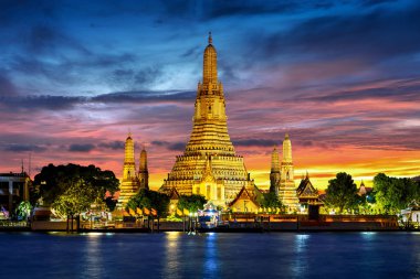 WAT Arun tapınakta alacakaranlık Bangkok, Tayland.
