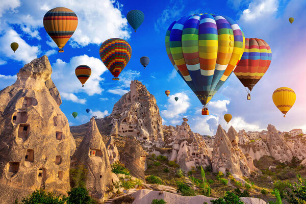 Красочный воздушный шар над Каппадокией, Турция.