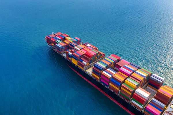 Vista aérea del buque portacontenedores en el mar. — Foto de Stock