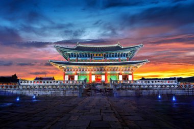 Güney Kore, Seul Alacakaranlık 'ta Gyeongbokgung Sarayı.