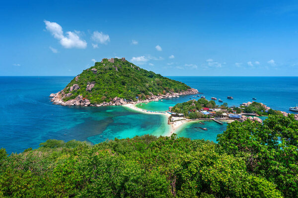 Красивый остров Ко Нанъюань в Сурат Тани, Таиланд
.