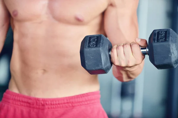 Man working out at gym — Stock Photo, Image