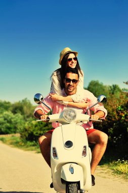 Çift üzerinde motosiklet sürme