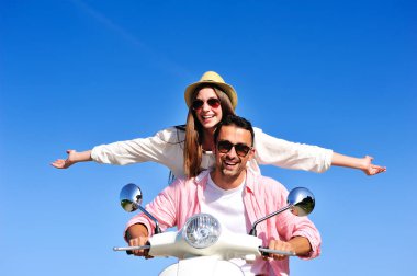 Çift üzerinde motosiklet sürme