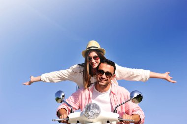 Çift üzerinde motosiklet sürme