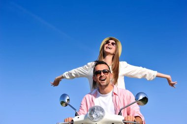 Çift üzerinde motosiklet sürme