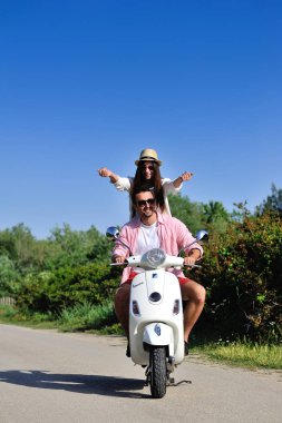 Çift üzerinde motosiklet sürme