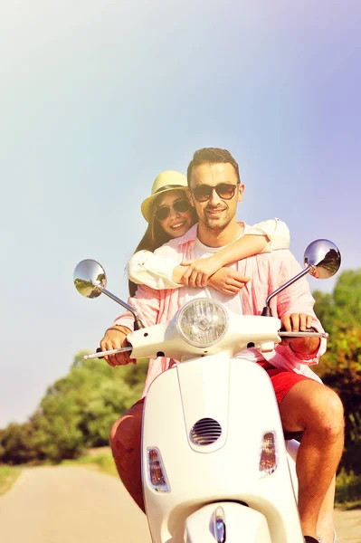 Çift üzerinde motosiklet sürme